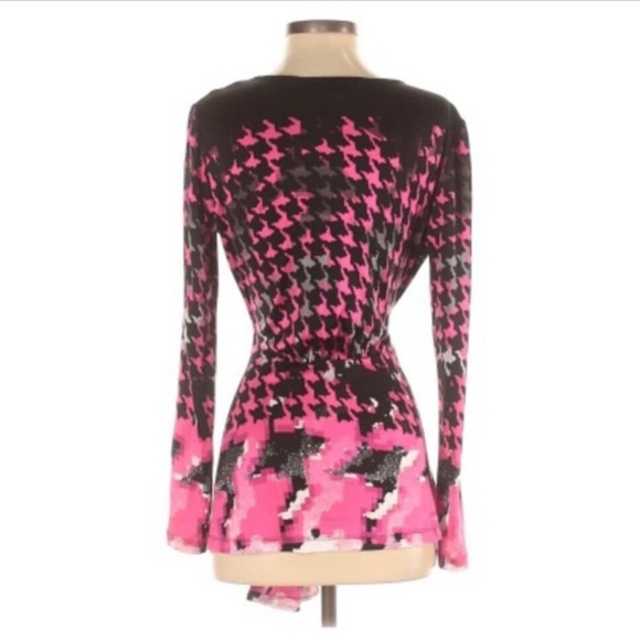 NWOT  pink and black geometric top - Picture 3 of 6